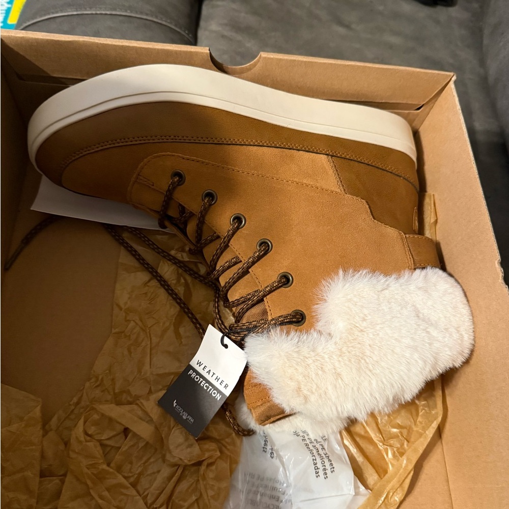 Weatherproof Tan Fur-Lined Boots
